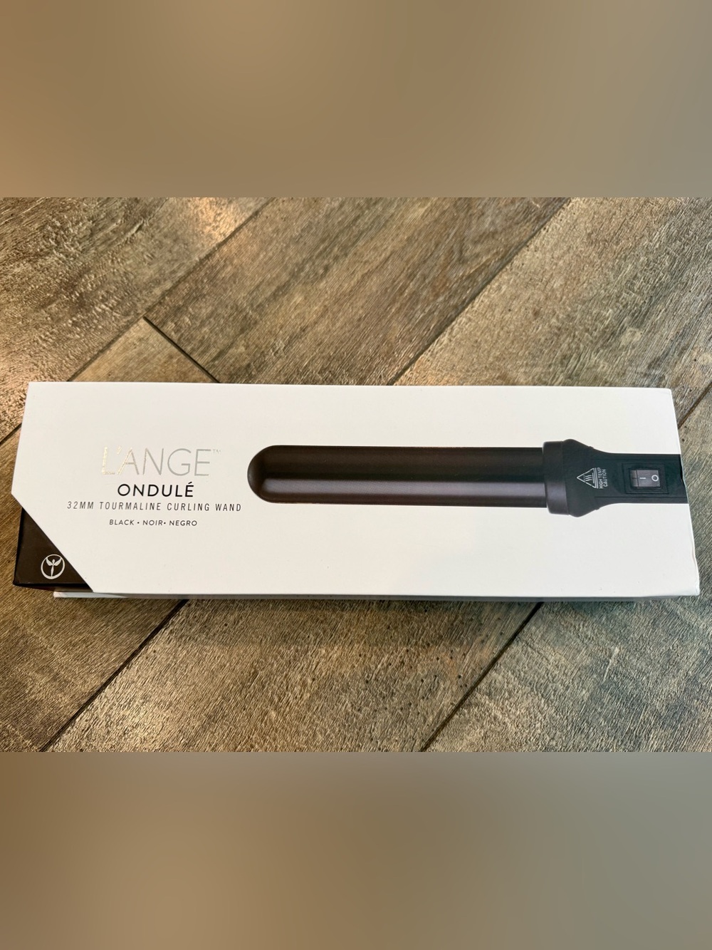 L’ange Whirl Ondule Ceramic Curling Wand in Black